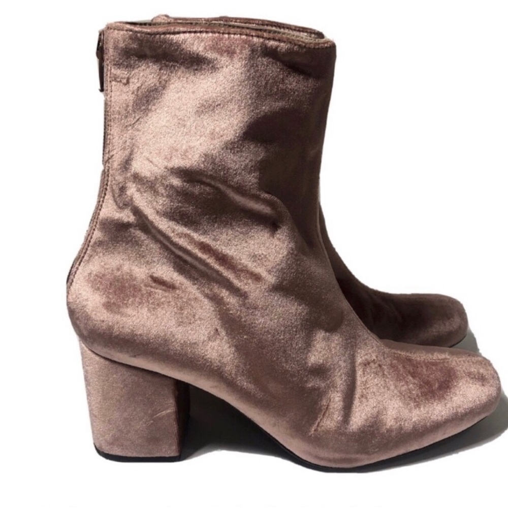Free People Blush Velvet Block Heel Booties. Size 39.